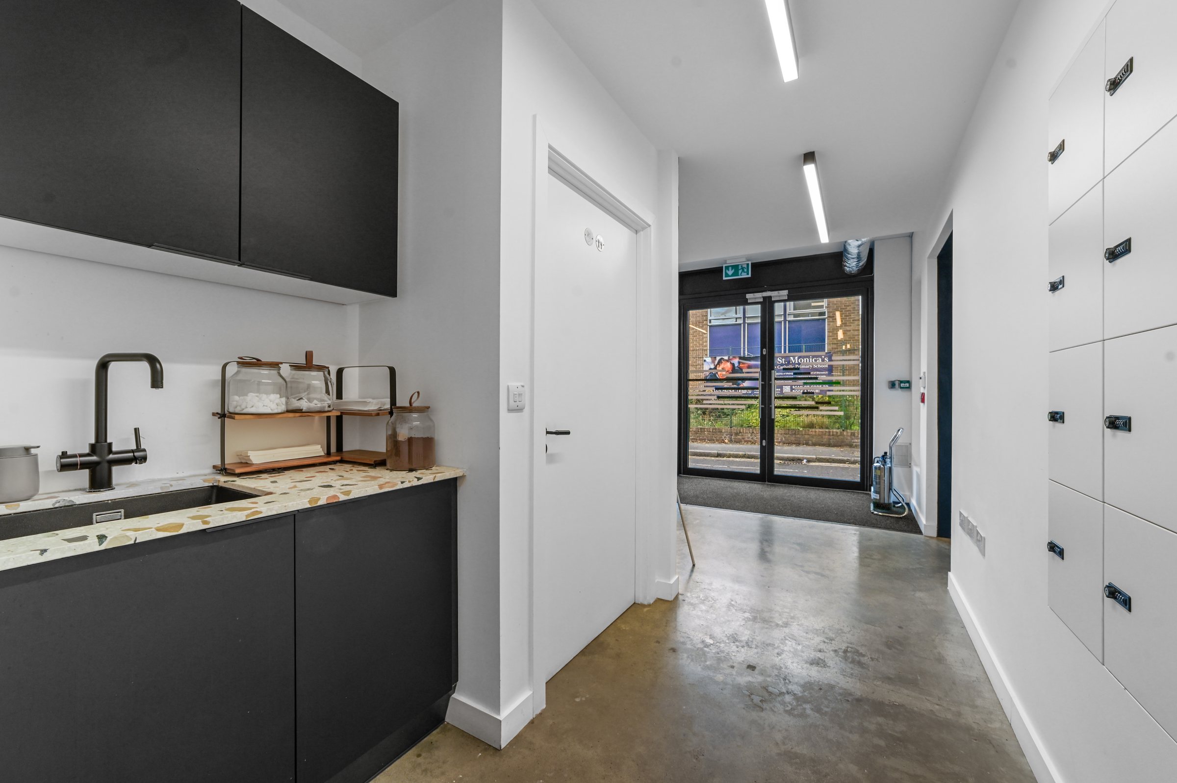 Ground-floor kitchenette, lockers and entrance